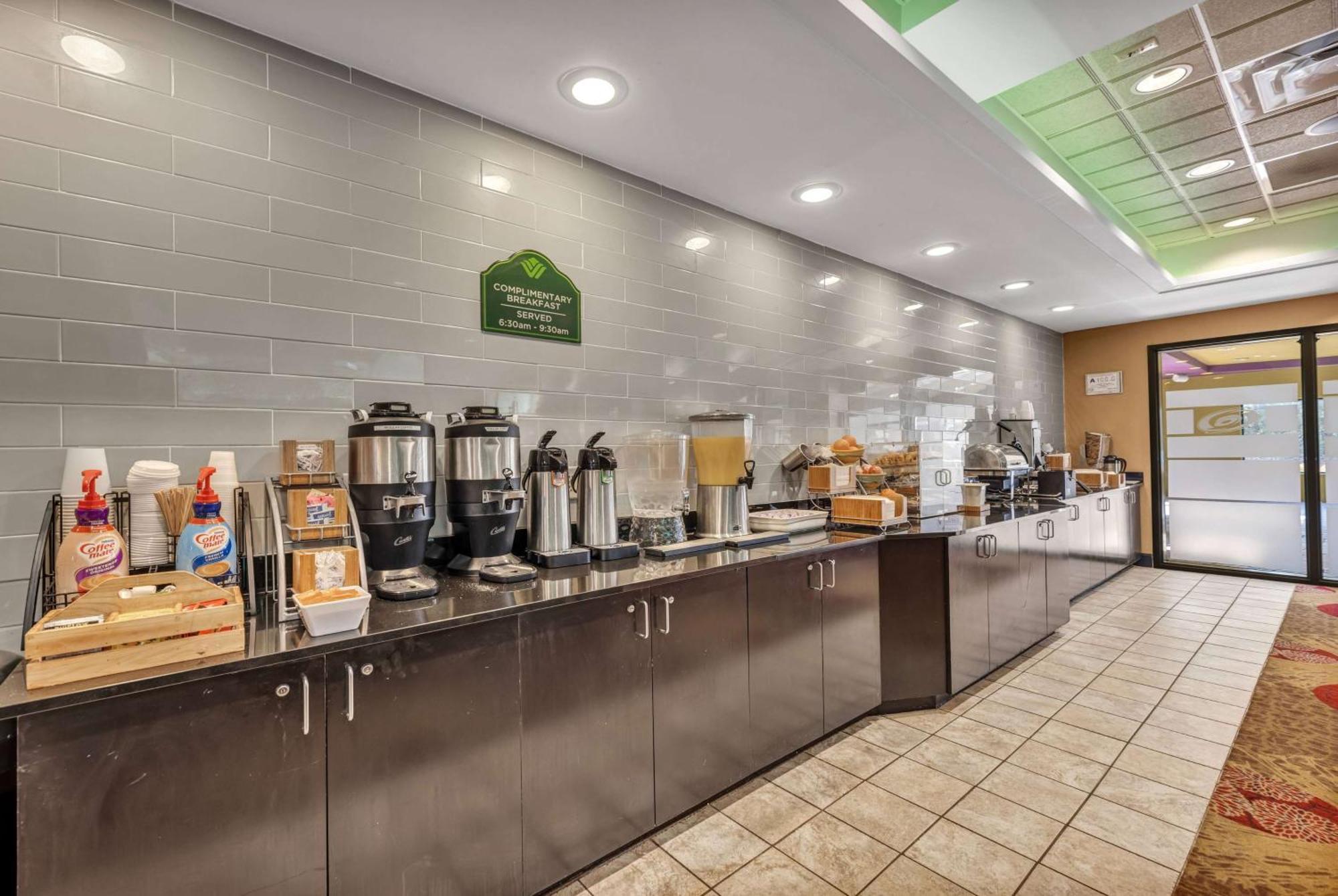 Wingate By Wyndham State Arena Raleigh/Cary Hotel Экстерьер фото