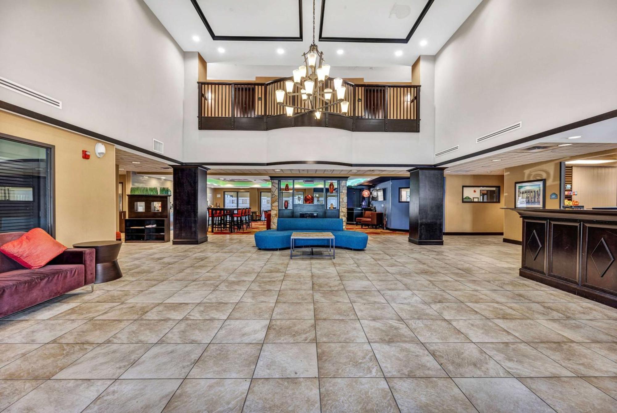 Wingate By Wyndham State Arena Raleigh/Cary Hotel Экстерьер фото